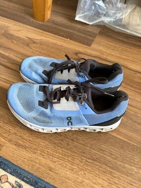 On Cloud womens shoes
